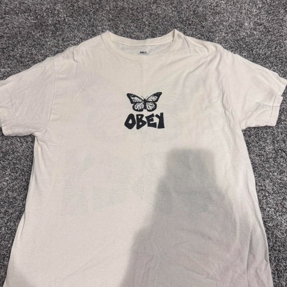 Men’s size M Obey Graphic Tshirt - Picture 1 of 3